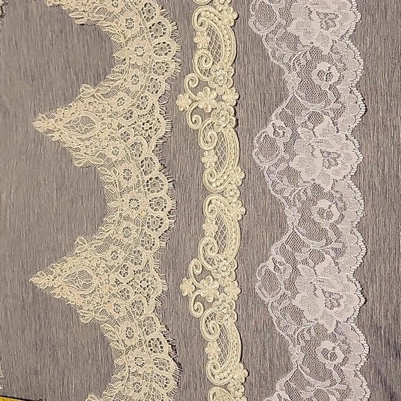 Hand-Made White Lace Veil (Hip-Length) - Picture 10 of 10